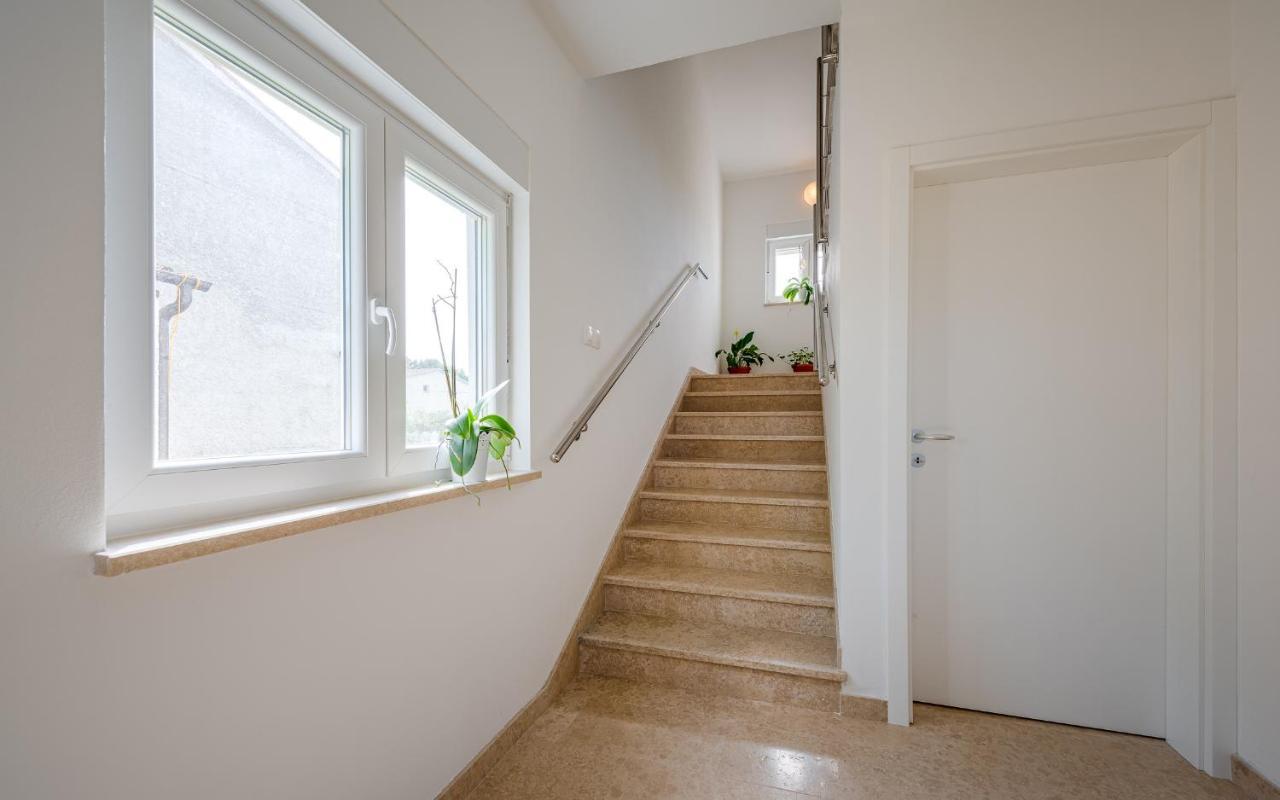 Apartment Nelle Pula