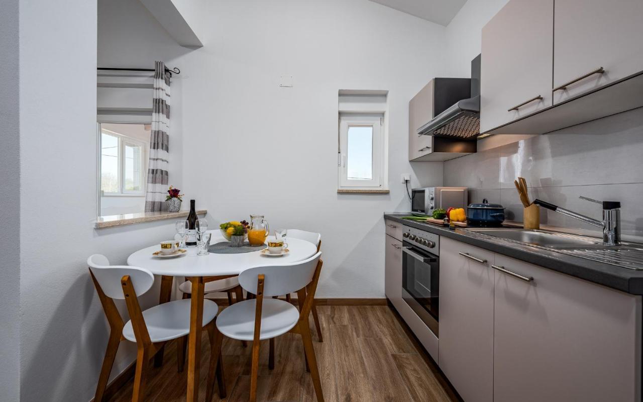 Apartment Nelle Pula