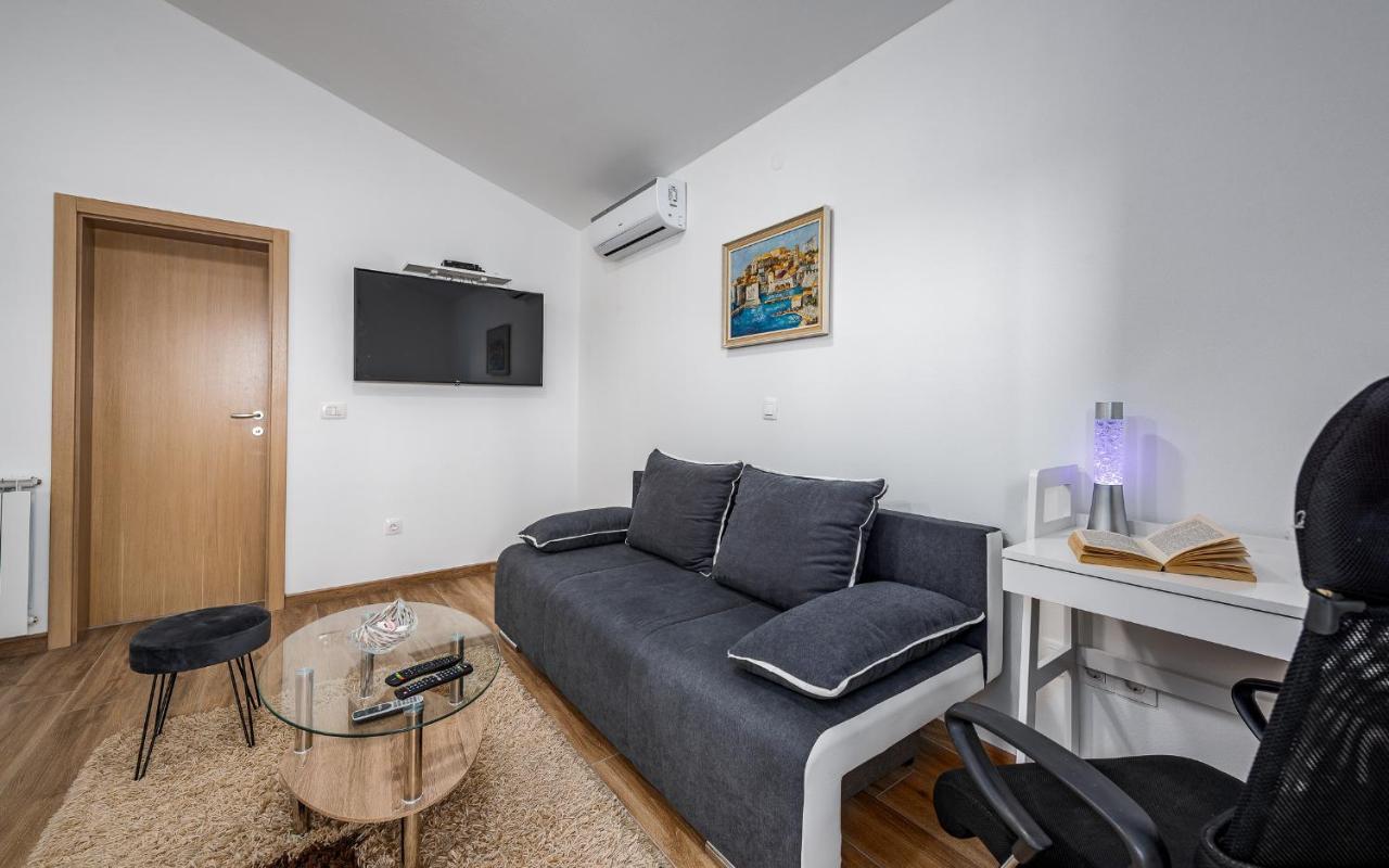 Apartment Nelle Pula